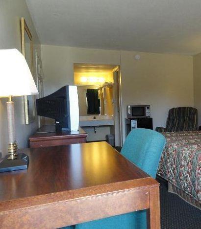 Red Carpet Motel 2*